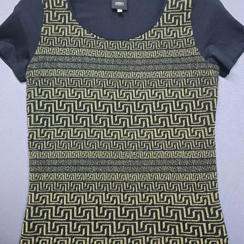 [BUNJANG] Versace Greca Jacquard Pattern Short Sleeve T-Shirt / 베르사체 그레카 자카드 패턴 반소매 티셔츠