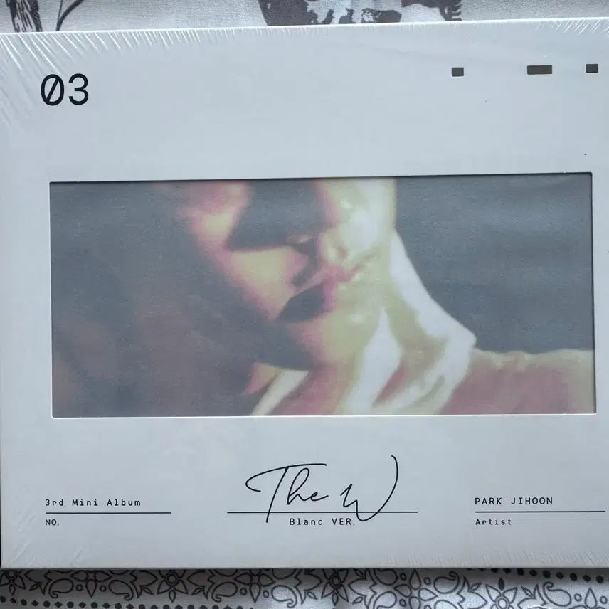 [BUNJANG] Park Ji Hoon Mini 3rd Album 'The W' Blanc Ver. (Sealed) / 박지훈 미니 3집 The W Blanc ver. (미개봉)