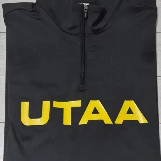 [BUNJANG] UTAA Black Short-Sleeve Zip-Up T-Shirt Size 100 / UTAA 유타 반팔 집업 100(정품)