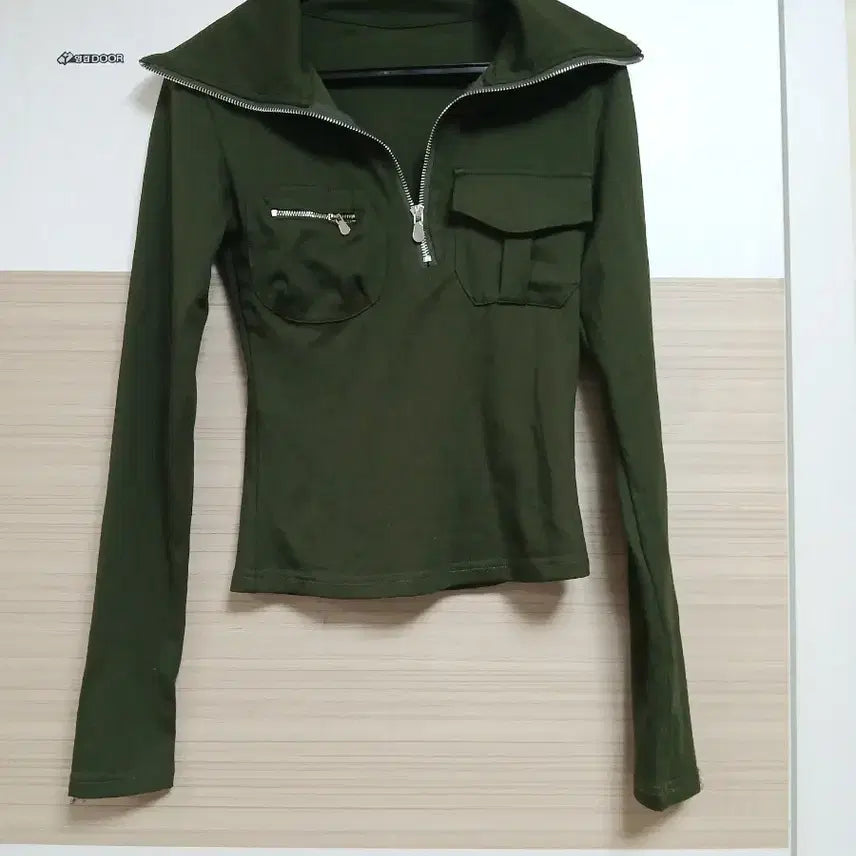 [BUNJANG] Bighyaru Highneck Zipper T-Shirt / 비갸루 하이넥 지퍼 티셔츠