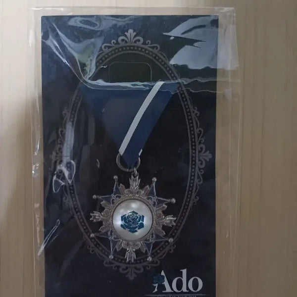 [BUNJANG] Ado Mona Lisa VIP Brooch / Ado 모나리자 vip브로치