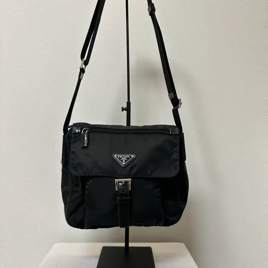 [BUNJANG] Prada Nylon Buckle Crossbody Bag Messenger Bag Black / 프라다 나일론 버클 크로스백 포코노 주우재백 메신저백 블랙