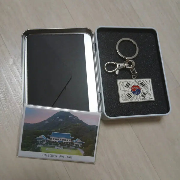 [BUNJANG] Infresh Taegeukgi Support Keyring & Cheongwadae Magnet Bundle / 인프레쉬 태극기 후원 키링 청와대 마그넷 한국 자석 굿즈 가챠