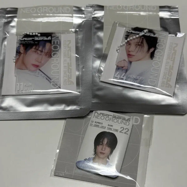 [BUNJANG] WayV Lenticular, ID Badge Bundle Set / 웨이션 렌티큘러, ID 뱃지 일괄양도