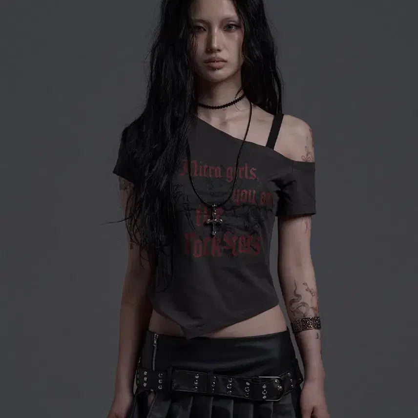 [BUNJANG] Mitra One-Shoulder Graphic T-Shirt Dark Grey / 미트라 원숄더 그래픽 반팔티 Dark Grey 반팔 티셔츠