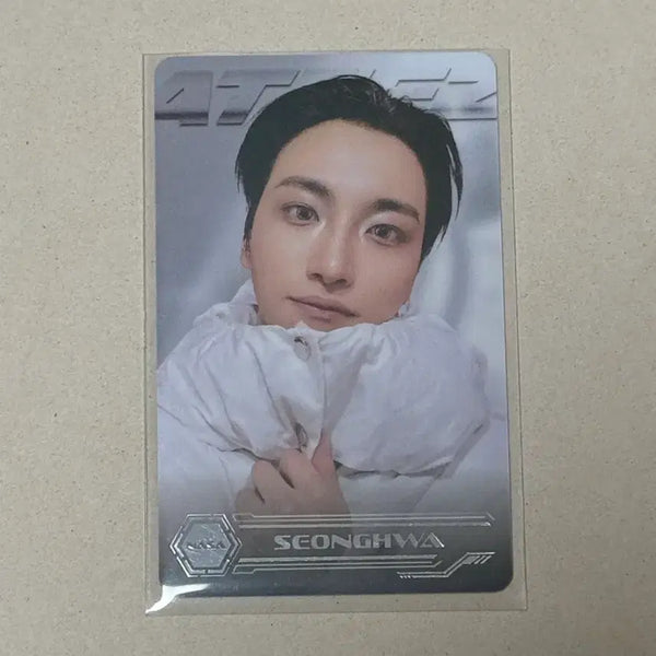 [BUNJANG] ATEEZ Seonghwa Golden Hour Part.4 Photocard (Matte) / 에이티즈 하이어 나사 성화 포카 양도(무광)