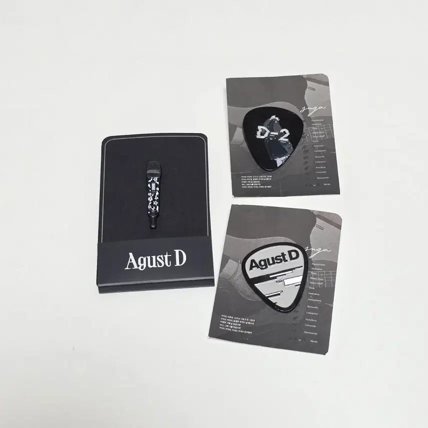 [BUNJANG] BTS Suga Guitar Pick & Microphone Badge Set / all) 슈가 뱃지 방탄 민윤기 기타피크 마이크 suga bts badge