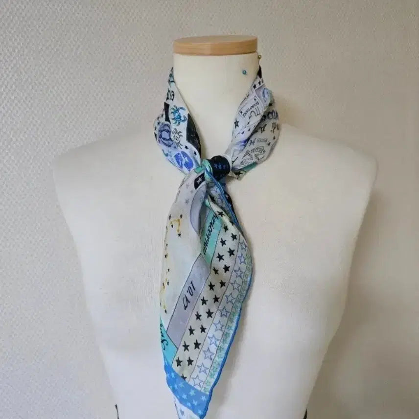 [BUNJANG] Fendi Zodiac Silk Scarf / 새상품급/FENDI[정품]별자리 실크 스카프