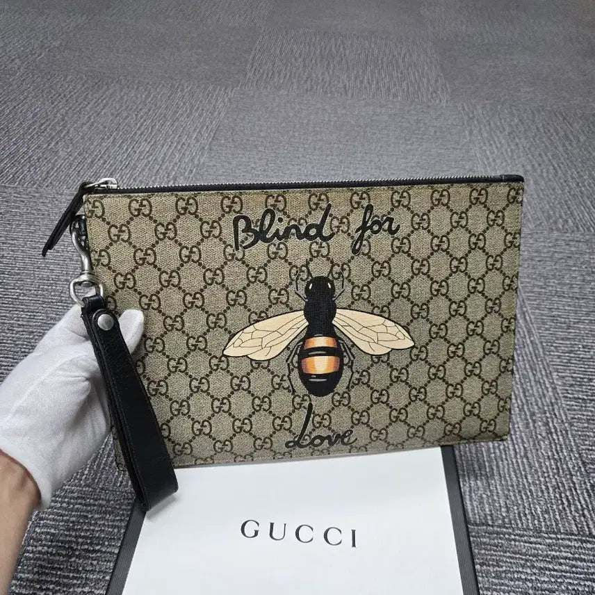 [BUNJANG] Gucci GG Supreme Bee Clutch Bag / [특가][정품] 구찌 꿀벌 클러치백