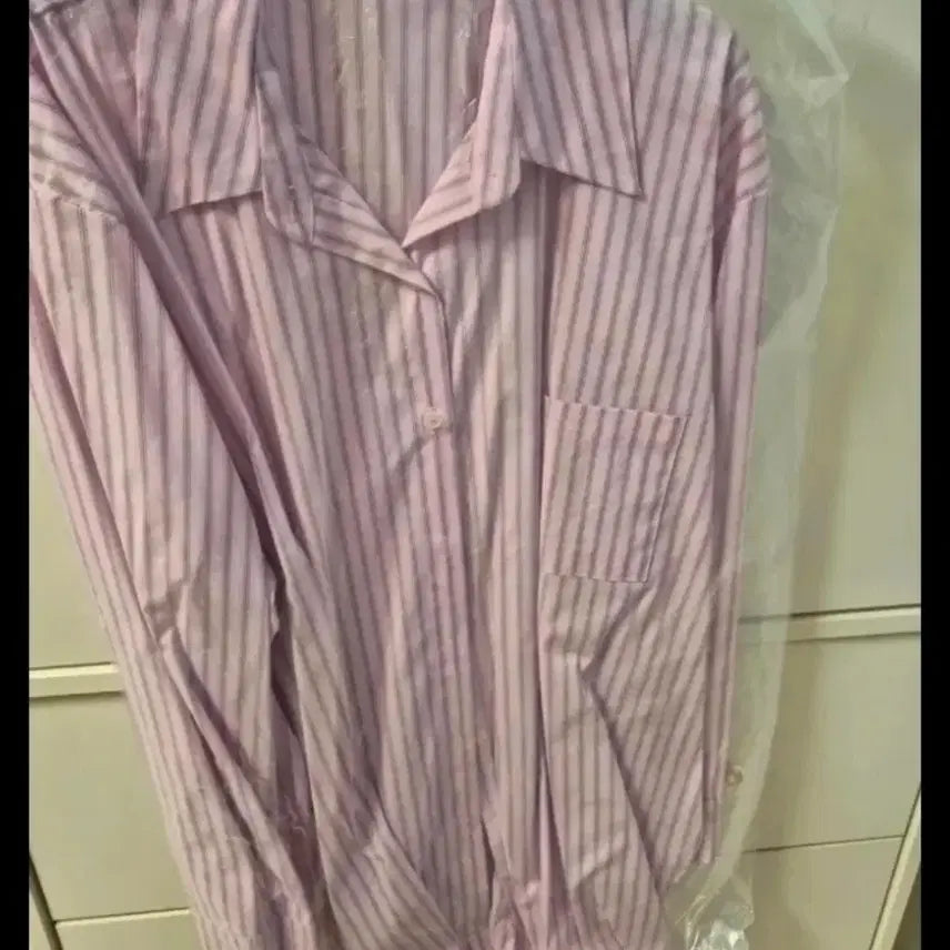 [BUNJANG] KIM'Z Stripe Shirt / 새상품) KIM'Z 킴즈 스트라이프 셔츠 레브시티 엔돌핀 러브미우 제이핏 벨201 진바니 엔티크제이 아델 탑드레싱 러브바니 블랙바비 제이릿지