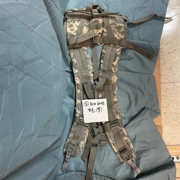 [BUNJANG] US Army MOLLE II Large Rucksack Shoulder Harness Strap ACU Digital Camo (B-Grade, Damaged) / ACU럭색부품하네스2.[오리지널] 미군 MOLLE II 라지 럭색 어깨 하네스 (ACU 디지털 / 파손 B급)