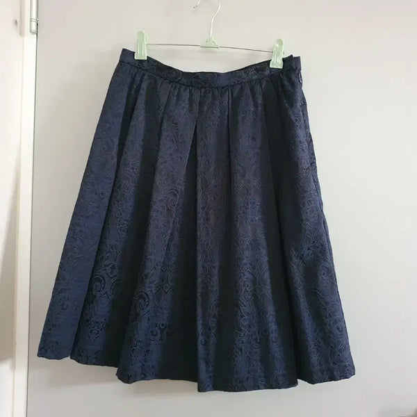 [BUNJANG] GU Navy Floral Pintuck Midi Skirt / 지유 GU 네이비 플로럴 패턴 핀탁 스커트