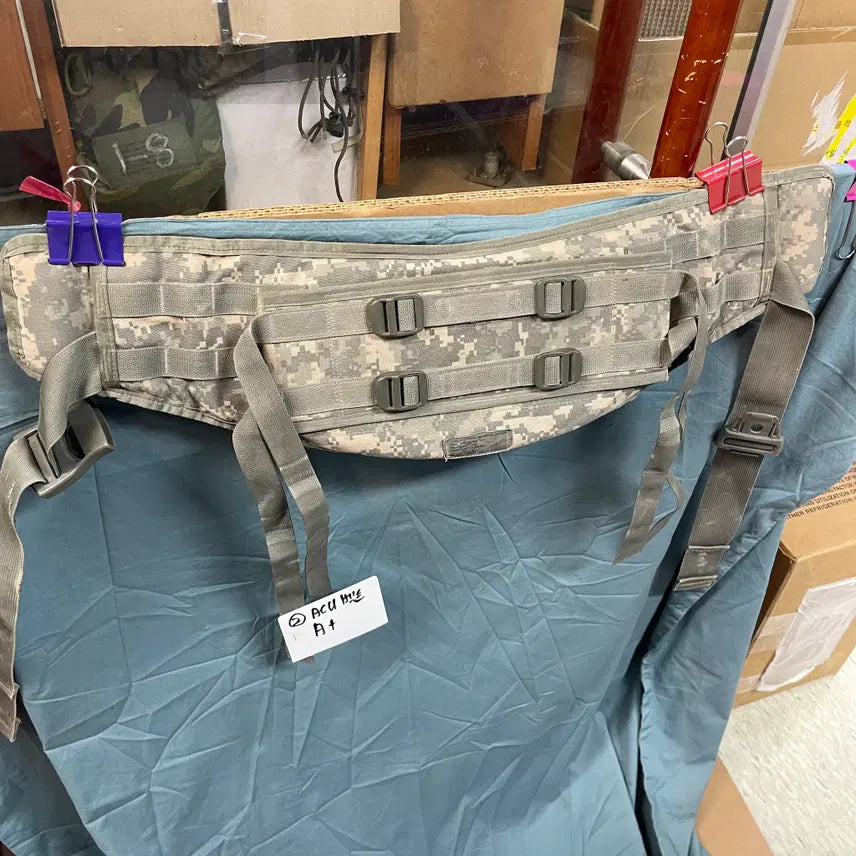 [BUNJANG] US Army MOLLE II Large Rucksack Padded Waist Belt - ACU Digital Camo (A+ Grade) / ACU럭색부품허리벨트2.[오리지널/A+급] 미군 MOLLE II 라지 럭색 몰딩 허리벨트 (ACU 디지털 카모)