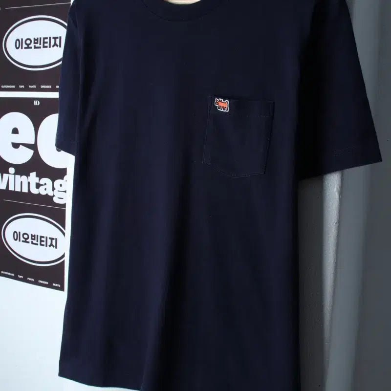 [BUNJANG] Uniqlo UT Keith Haring Pocket Short Sleeve T-Shirt Navy Limited Edition / (L) 유니클로 반팔 티셔츠 UT 키스해링 포켓 네이비 한정판-H37133