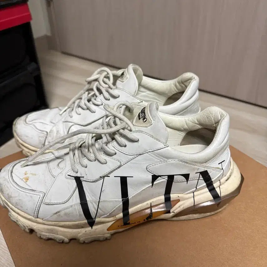 [BUNJANG] Valentino Garavani VLTN Sneakers White / 발렌티노 가라바니 41