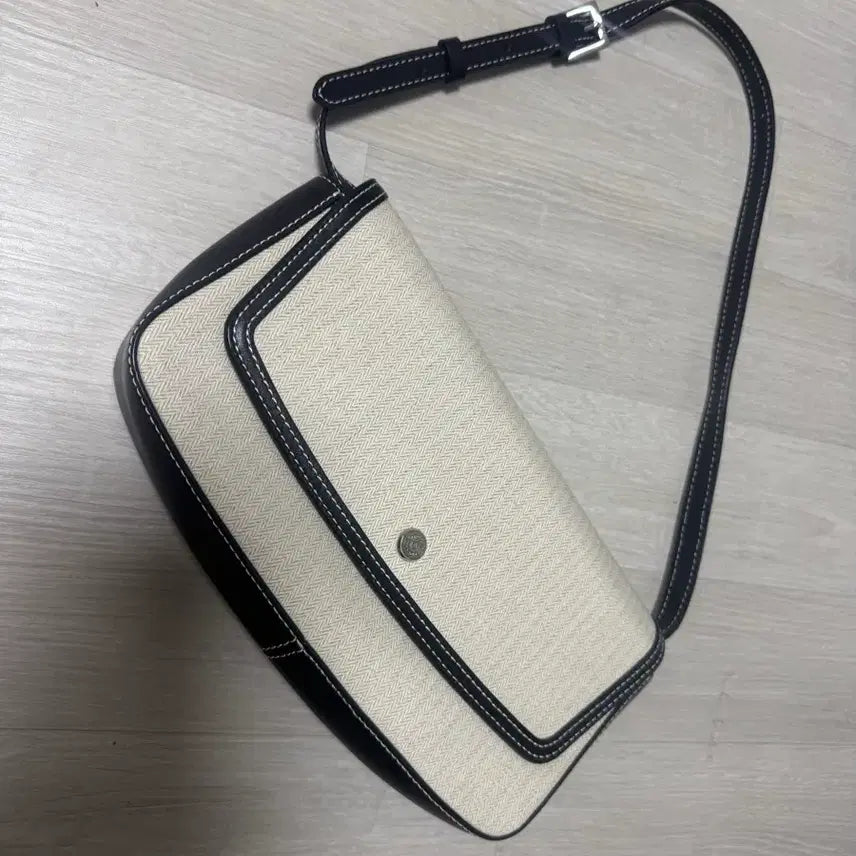 [BUNJANG] Hervex Canvas Baguette Bag / 에르베 바게트백 (캔버스)