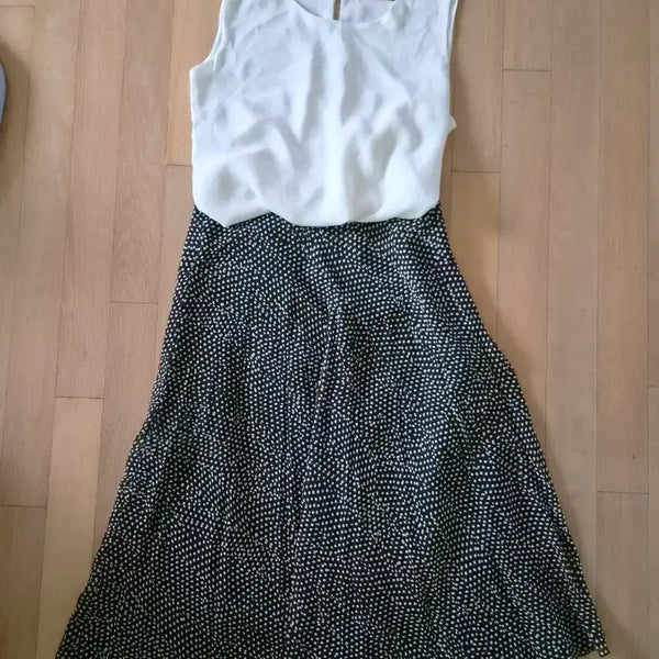 [BUNJANG] Chiffon Sleeveless Blouse & Polka Dot Long Skirt Set / 쉬폰 나시 블라우스 & 도트 롱스커트 땡땡이 55추천