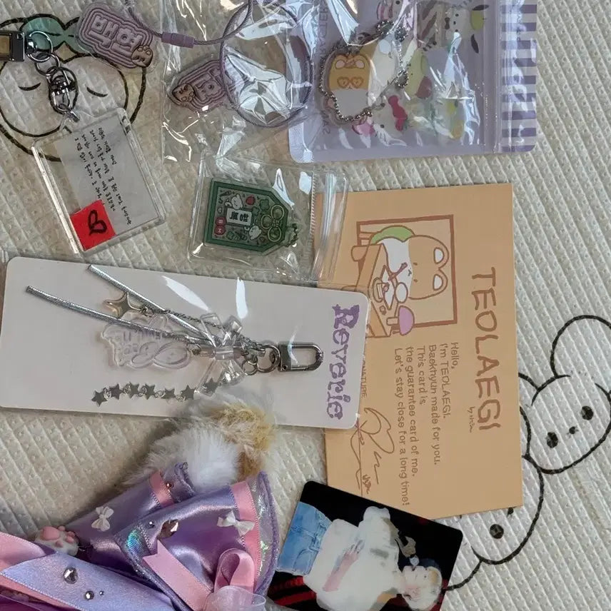 [BUNJANG] Baekhyun Photocard, Keyring, Badge Set / 백현 포토카드 굿즈 키링 뱃지 세트