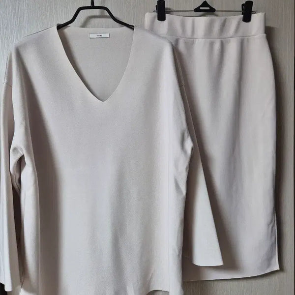 [BUNJANG] SSUMJ V-Neck Knit & Banding Skirt Set / 썸제이 SSUMJ 브이넥니트  밴딩 스커트 셋업