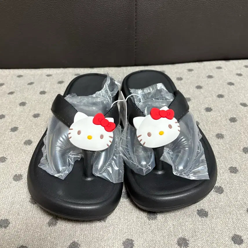 [BUNJANG] Hello Kitty New Flip Flops Slippers / *새상품)헬로키티 쪼리 슬리퍼