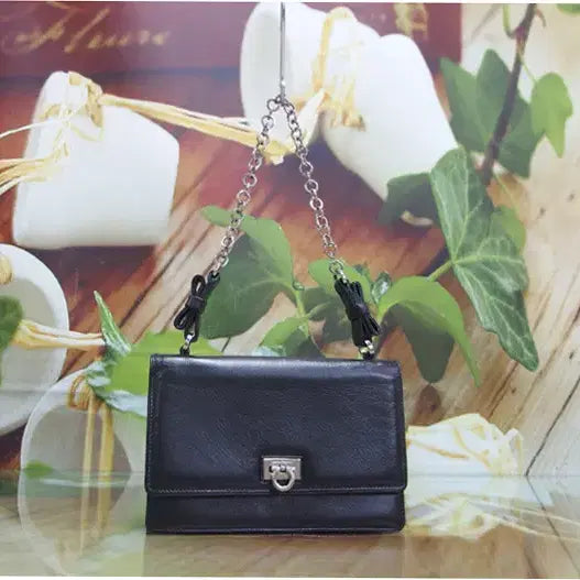[BUNJANG] Salvatore Ferragamo Leather Chain Mini Bag / 구제토토 페라가모 가죽 체인 미니백 정품 중고가방 명품 62108