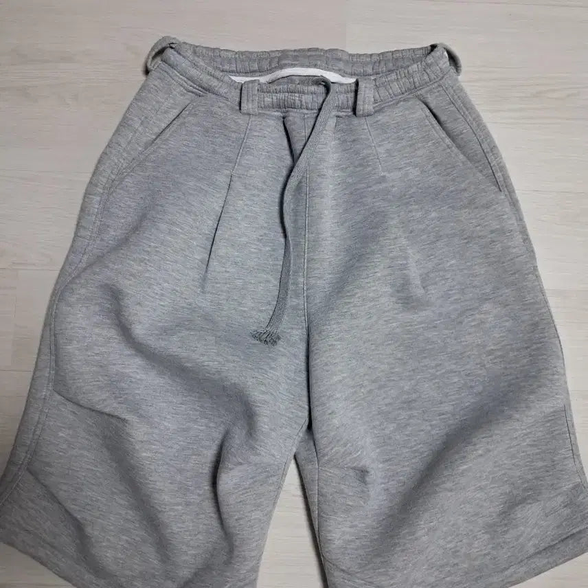 [BUNJANG] Kamien Balloon Bermuda Pants Grey / 카미엔 벌룬 버뮤다 팬츠 그레이