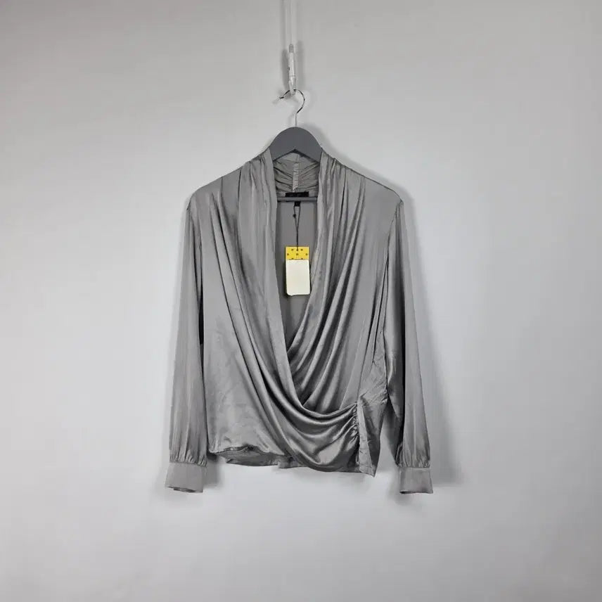 [BUNJANG] Luisa Satin Wrap Blouse - Gray Silver / 새상품 루이사 새틴 랩 블라우스 그레이 실버 여 95. 260820