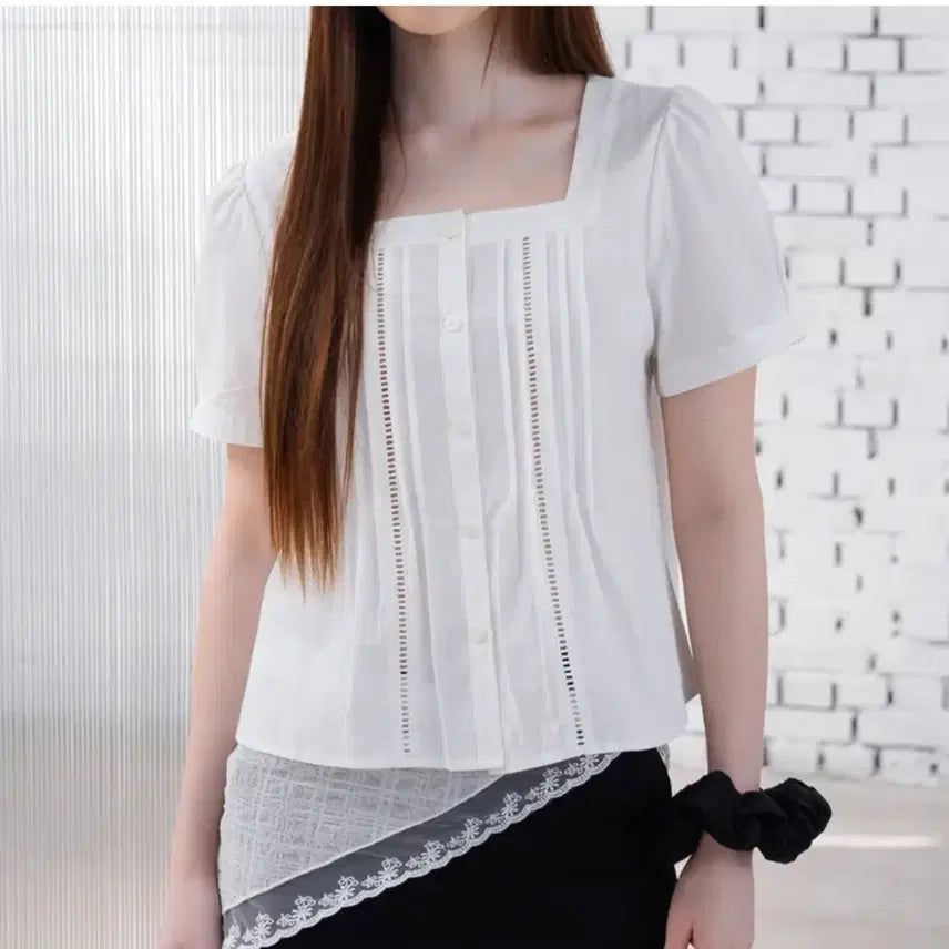 [BUNJANG] Square Neck Pintuck Short Sleeve Blouse - White / 스퀘어넥 핀턱 반팔 블라우스 화이트
