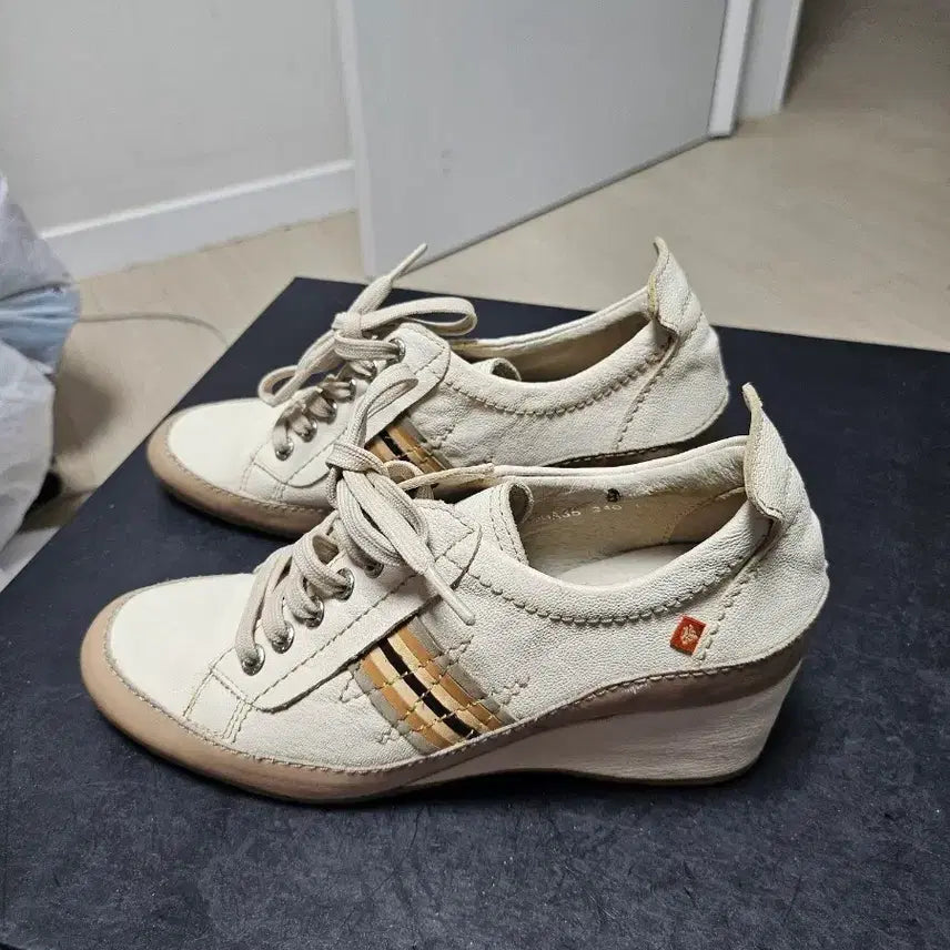 [BUNJANG] SODA Women's Wedge Heel Sneakers - Beige, 240mm / 새상품 소다 여성 웨지힐 스니커즈 240mm 베이지