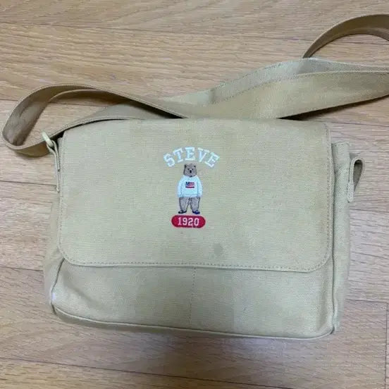 [BUNJANG] Who.A.U Bear Canvas Crossbody Bag Beige / 후아유  곰돌이 캔버스 크로스백 베이지