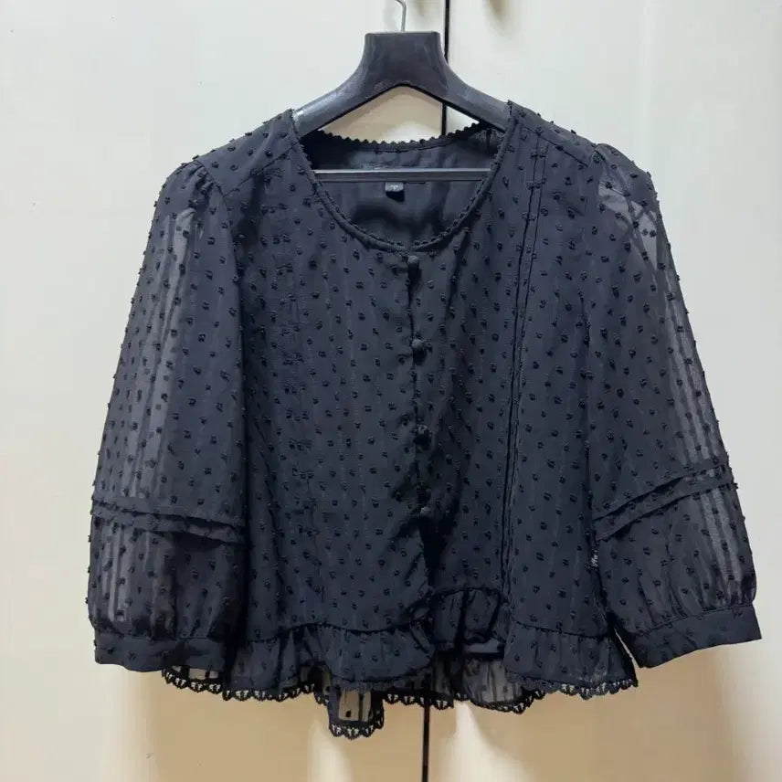 [BUNJANG] Thursday Island Black 3/4 Sleeve Blouse / Thursday Island  썰스데이아일랜드  블라우스