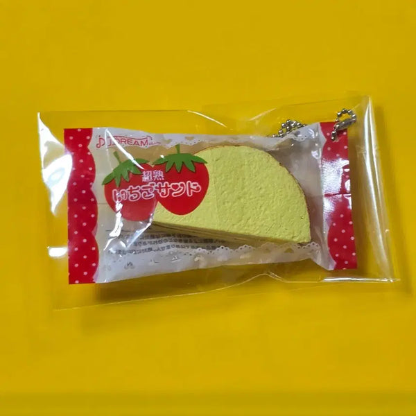 [BUNJANG] Strawberry Classic Bread Gacha Charm Keychain / 딸기 고전빵 가챠  키링