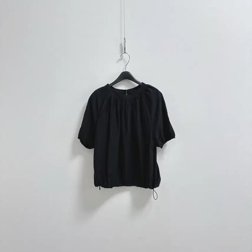 [BUNJANG] YUPPE Black Shirring Blouse / 엽페 블랙 셔링 블라우스