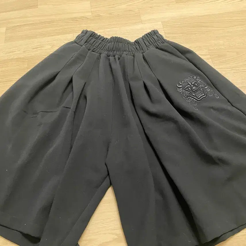 [BUNJANG] KIRTIMUKHA Embroidered Skirt Pants Black / KIRTIMUKHA 키르티무카 자수 스커트 팬츠 블랙