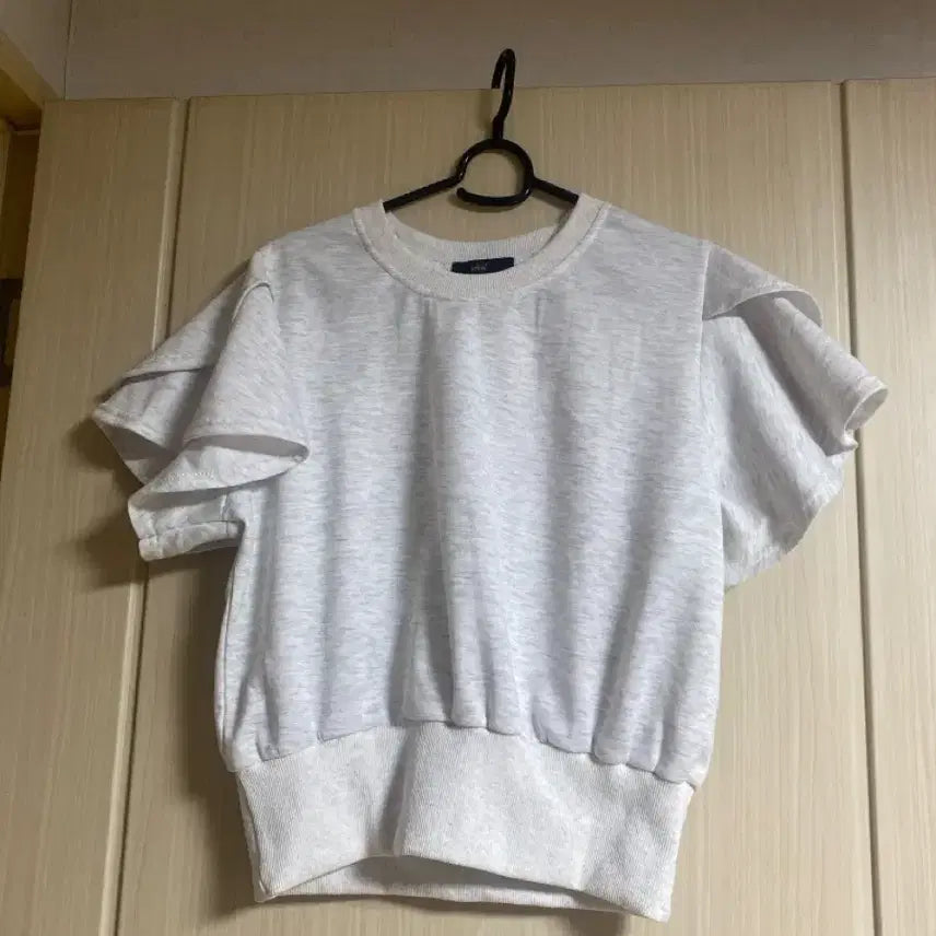 [BUNJANG] LeShop Ruffle Short Sleeve Sweatshirt / 새상품 르샵 프릴 반팔 맨투맨