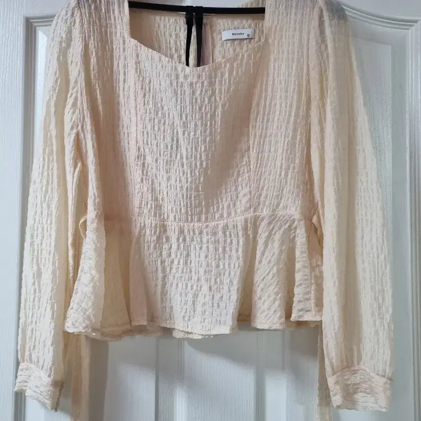 [BUNJANG] Square Neck Peplum Blouse / 스퀘어넥 페플럼 블라우스