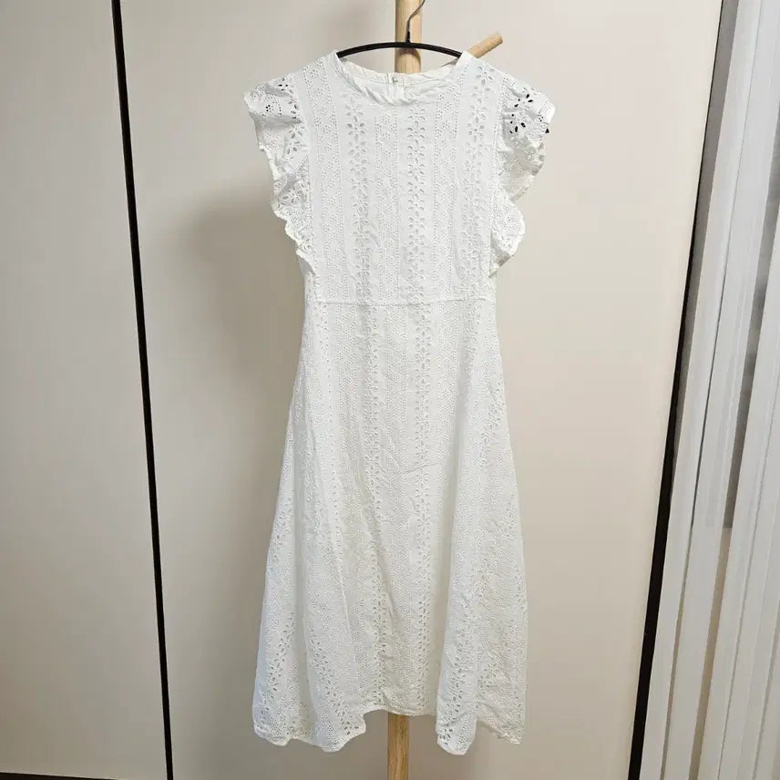 [BUNJANG] White Punching Dress / 화이트 펀칭 원피스(새상품)