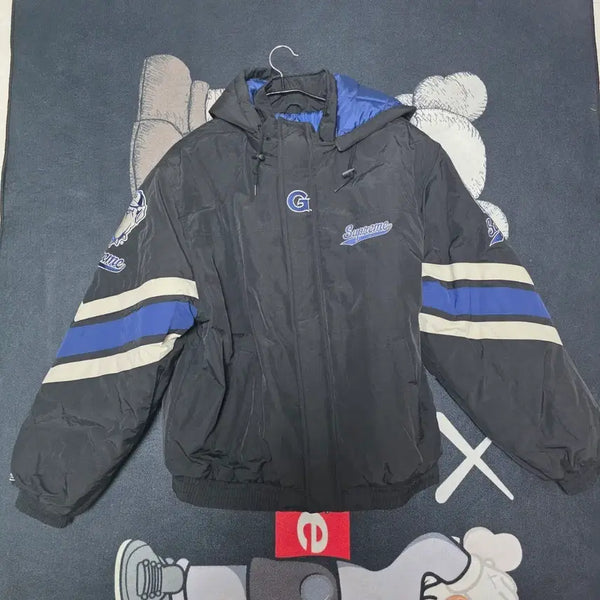 [BUNJANG] Supreme Mitchell & Ness NCAA Hooded Stadium Jacket Black FW24 / 슈프림 미첼& 네스 NCAA 후드 스타디움 자켓 블랙 - 24FW
