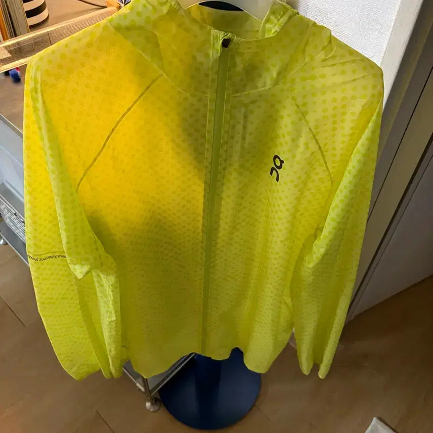 [BUNJANG] On Running Ultralight Jacket Limelight / [on] 온 러닝 울투라 자켓 라임라이트