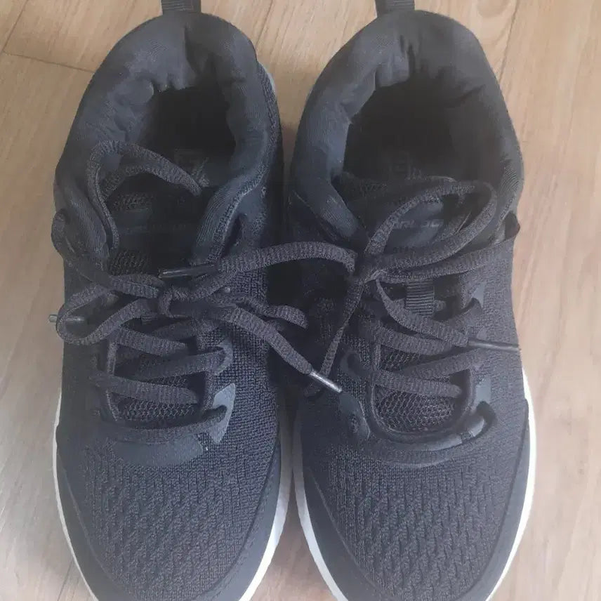 [BUNJANG] Black Running Shoes Size 230 / 운동화230