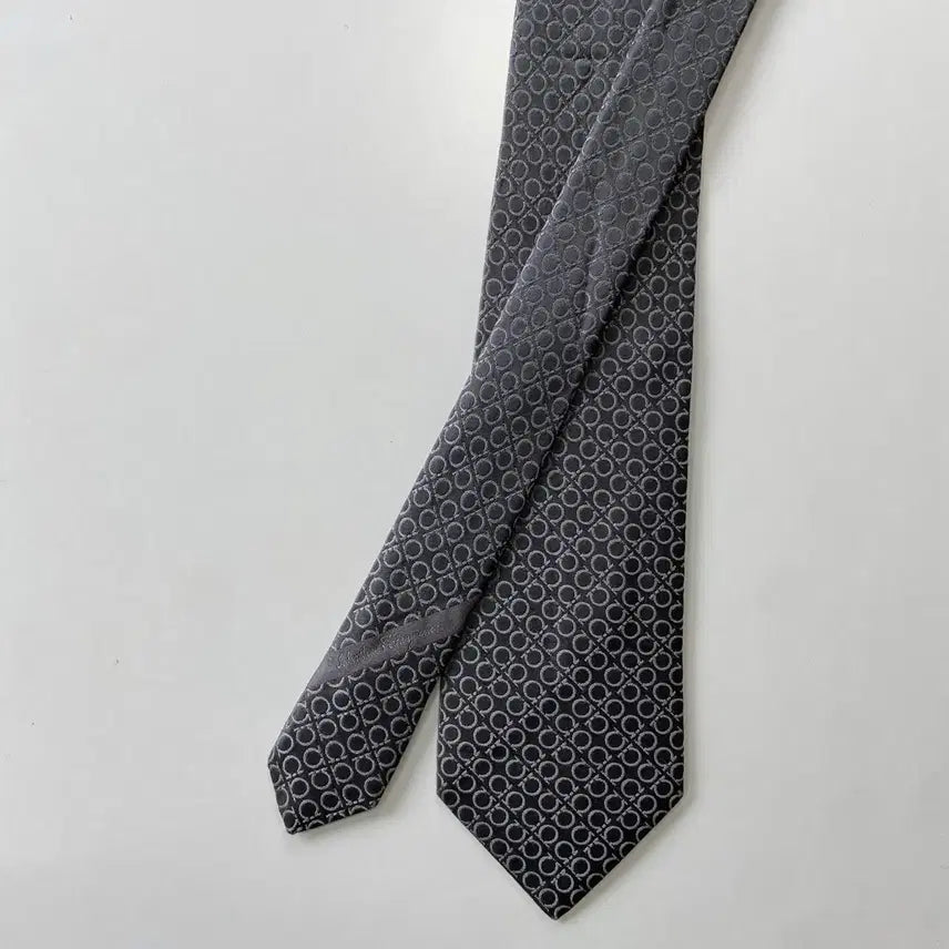 [BUNJANG] Ferragamo Monogram Silk Necktie / 페레가모(Ferragamo) 모노그램 명품 정품 넥타이