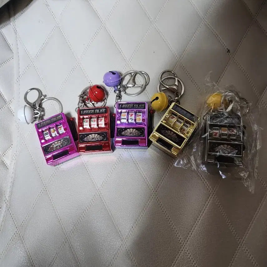 [BUNJANG] Mini Slot Machine Keychain Set (5 Types) / 미니 슬롯머신 키링 5종 세트