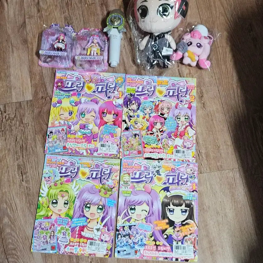 [BUNJANG] PriPara All Color Comics Vol. 1-4 Bundle with Mini Doll, Non-Working Mic, and Character Plush / 프리파라 올컬러 코믹스 1,2,3,4권 + 프리파라 프리티 미니돌, 미작동 마이크, 캐릭터 인형 일괄로 팝니다