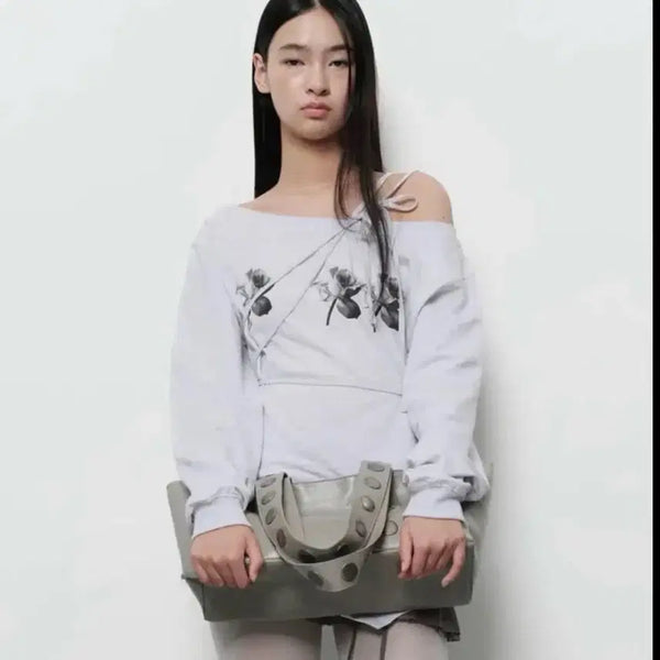 [BUNJANG] Diagonal Flower Off-Shoulder Sweatshirt - Mélange Grey / 다이애그널 플라워 오프숄더 스웻셔츠 멜란지 그레이 3회착 diagonal