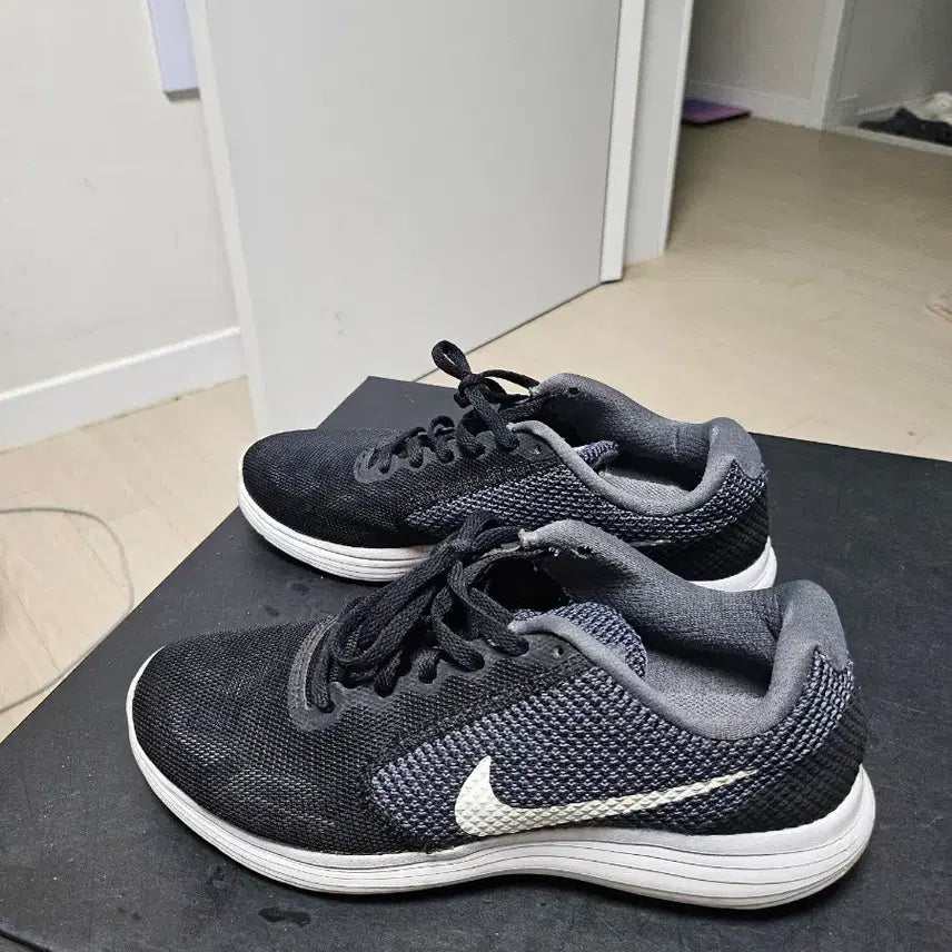[BUNJANG] Nike Revolution 4 Black 245 Running Shoes / 나이키 레볼루션 4 블랙 245 운동화 상태최상