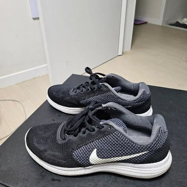 [BUNJANG] Nike Revolution 4 Black 245 Running Shoes / 나이키 레볼루션 4 블랙 245 운동화 상태최상