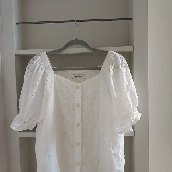 [BUNJANG] Roem Off-Shoulder Punching Blouse Ivory / 로엠 오프숄더 펀칭 블라우스, 아이보리, m