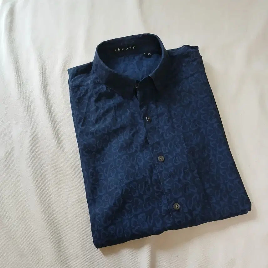[BUNJANG] Theory Dark Navy Leopard Pattern Shirt (Unisex) / 띠어리 다크 네이비 호피 패턴 셔츠 (남녀공용 )