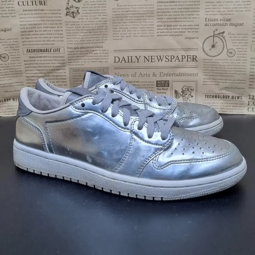 [BUNJANG] Nike Jordan 1 Retro Metallic Silver Sneakers / 나이키 조던1 레트로 메탈릭 실버 운동화250