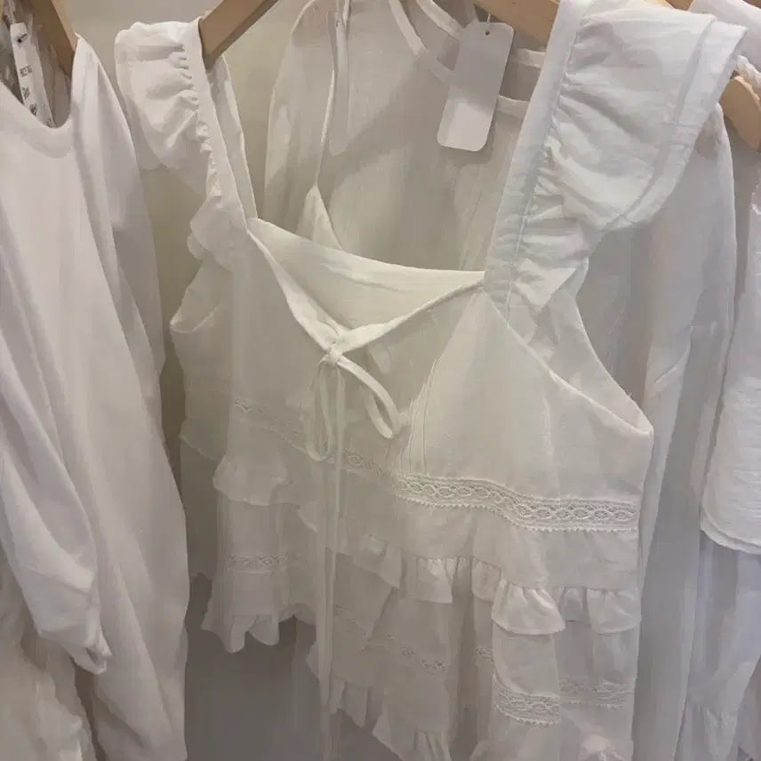 [BUNJANG] Sleeveless Blouse / 나시 블라우스